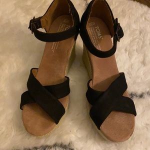 Tom’s Black Wedges